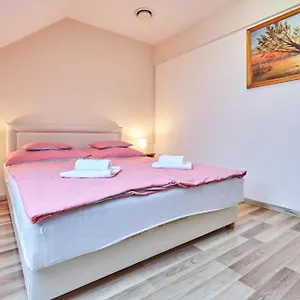 Ada Apartmanhaz Pensiune
